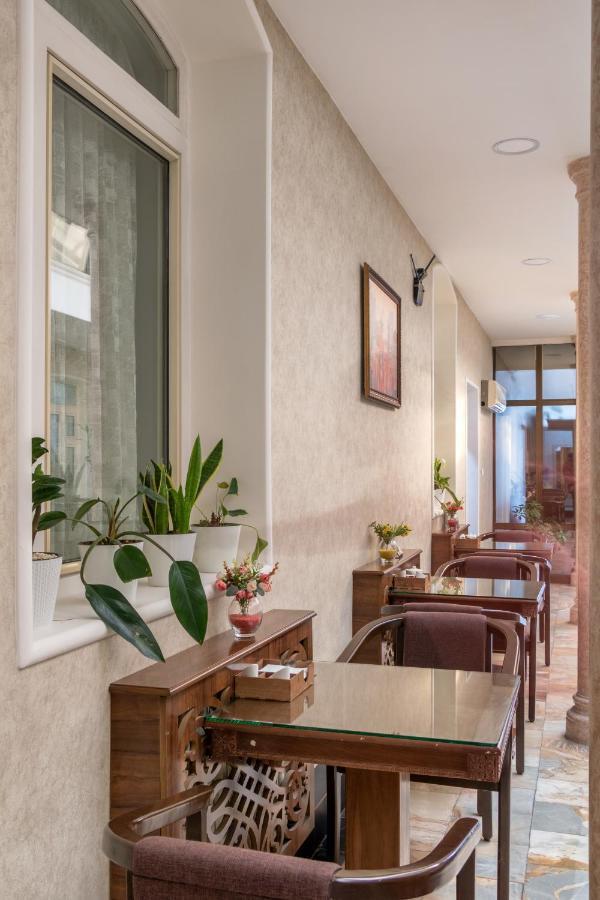 Karavan Street Hotel Tashkent Bagian luar foto